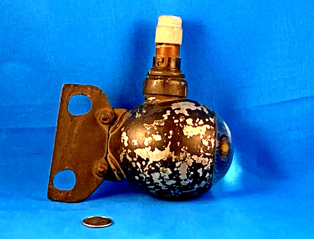 VINTAGE EGG-SHAPED AIRPLANE RUNNING/NAVIGATION LIGHT w/LIGHT SOCKET STAMPED CAY