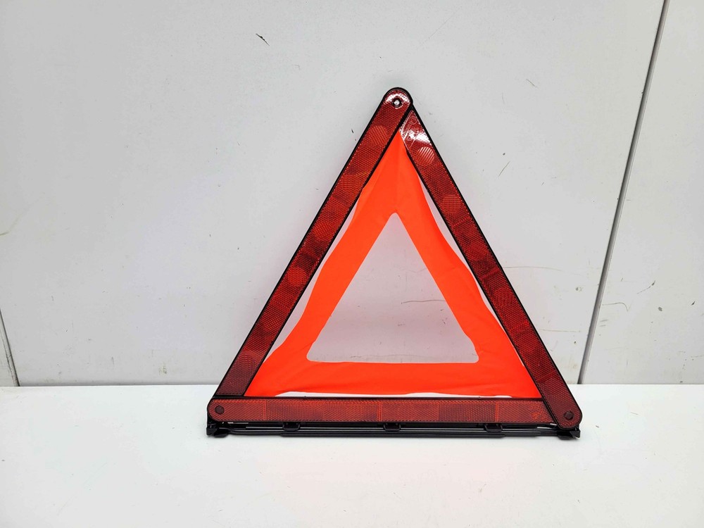 MG HS HAZARD WARNING TRIANGLE 10477670 2021