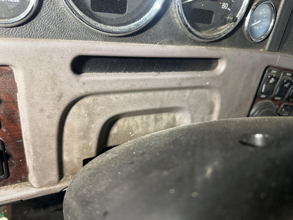 2006-2015 Peterbilt 386 TRIM OR COVER Dash Panel - Used