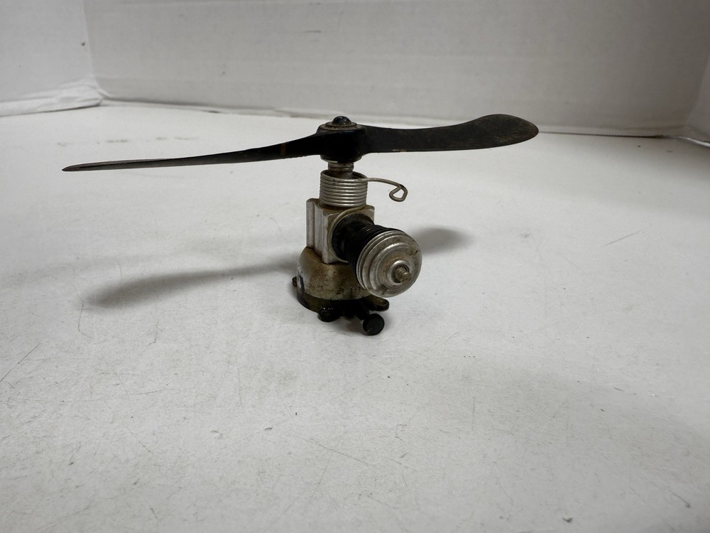 Cox Gas Powered Motor with thimble drome Propeller