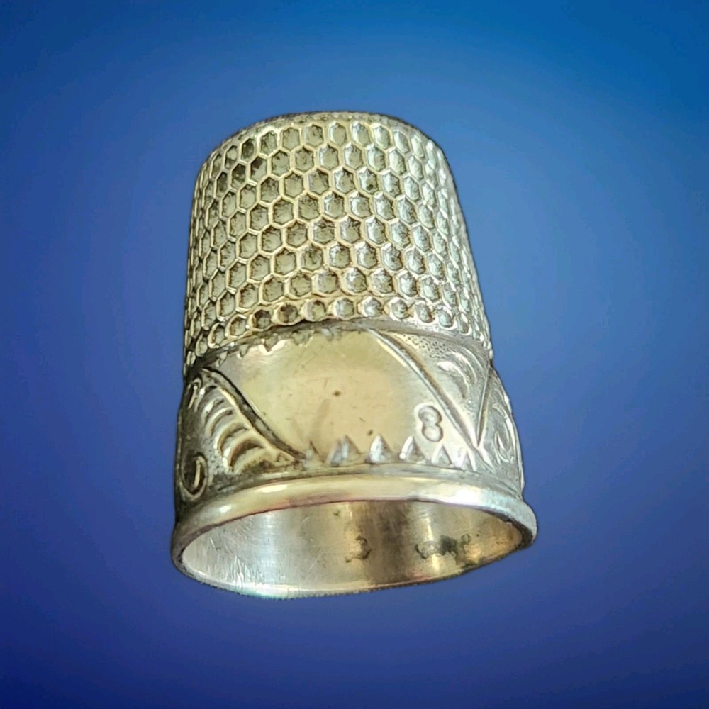 Waite Thresher Co. Sterling Silver THIMBLE Running Scrolls Sz 8 Star Mark
