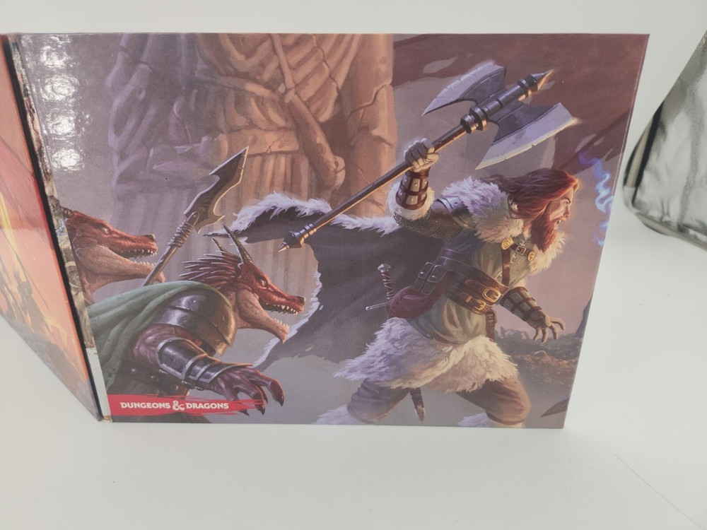 Dungeons and Dragons Dungeon Master's DM Screen Shield D&D 5th ed 2014 dungeons!