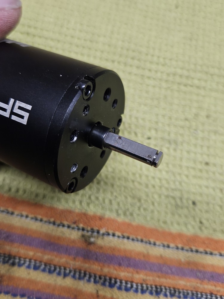Spektrum 2050kv Brushless Motor.
