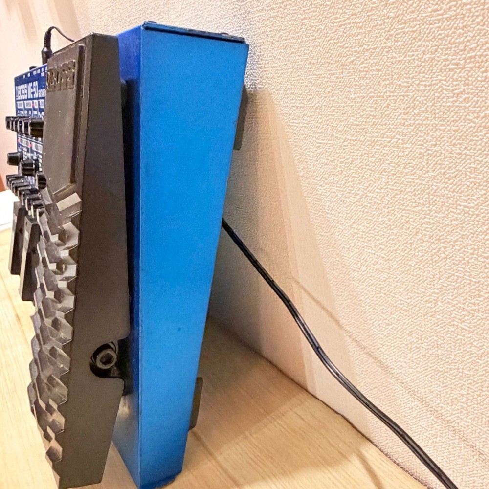 BOSS ME-50 Guitar Multi-Effects Pedal Processor Distortion Modulation Delay Test