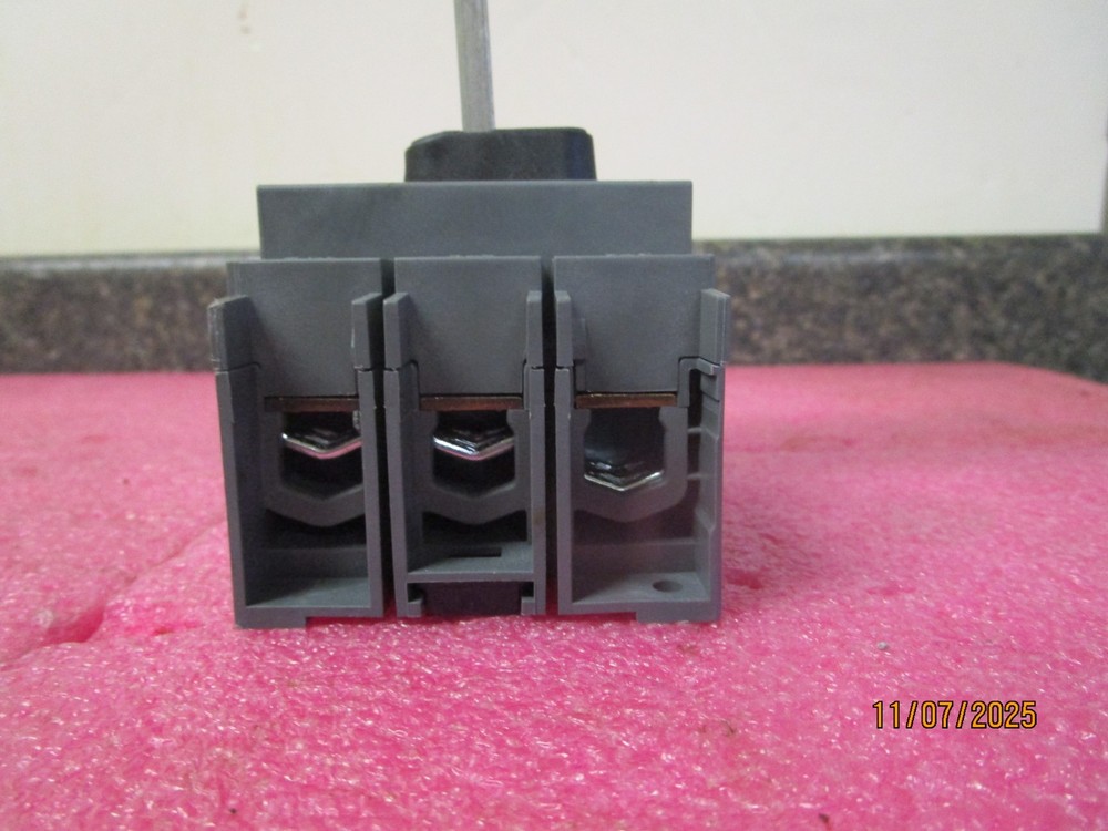 OPENED BOX NEW ABB OT100F3 3P Disconnect Swithc with Handle