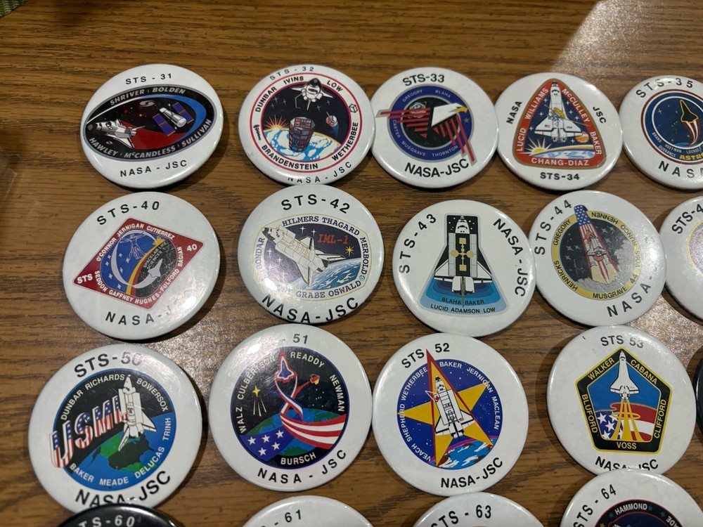 Vtg Lot-39 Space Shuttle NASA Pin Buttons