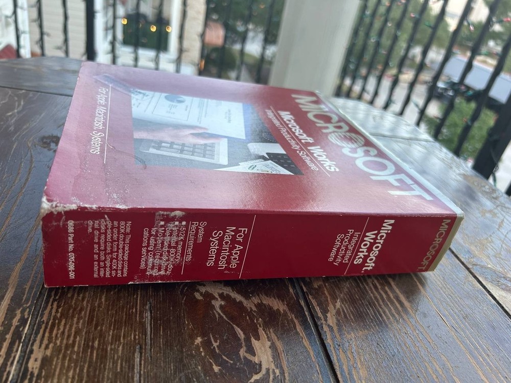 Apple Macintosh Microsoft Works software 1986-87 year. Vintage software