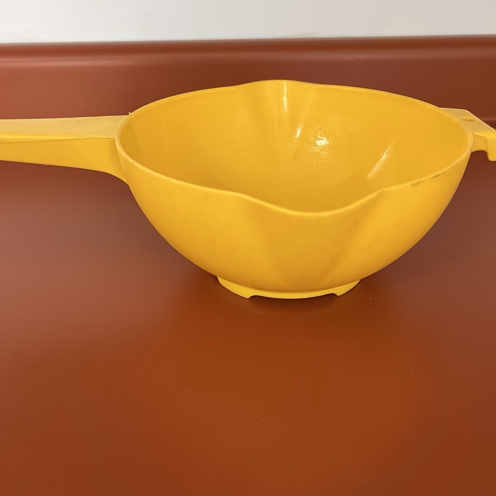 Vintage Tupperware Colander Strainer w/ Handle Yellow Quart Double Pour