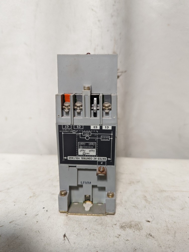 Allen-Bradley 700RTNX1 solid state timer, type RT, 110-120VAC