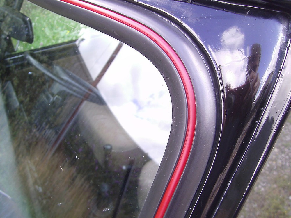 Classic Mini Windscreen Windshield Rear Screen Insert Trim In RED
