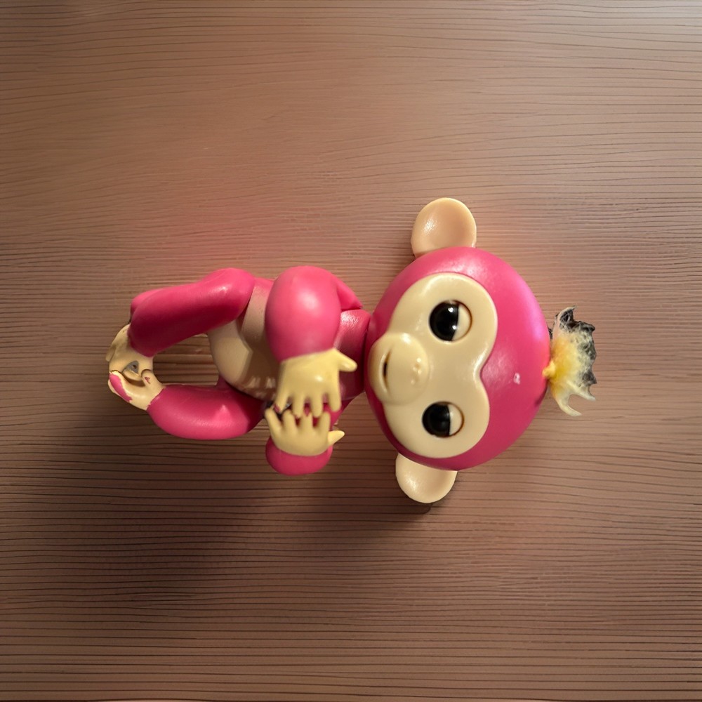 “Bella” WowWee Fingerlings interactive baby monkey robot toy