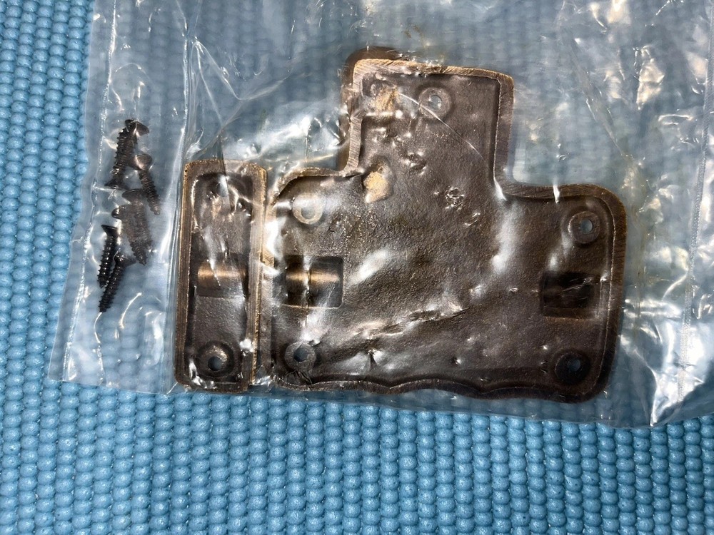 Brass bolt lock with padlock catch