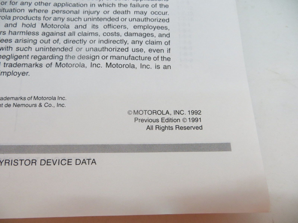 MOTOROLA Thyristor Device Data 1992 Book DL137/D REV 4 tech book
