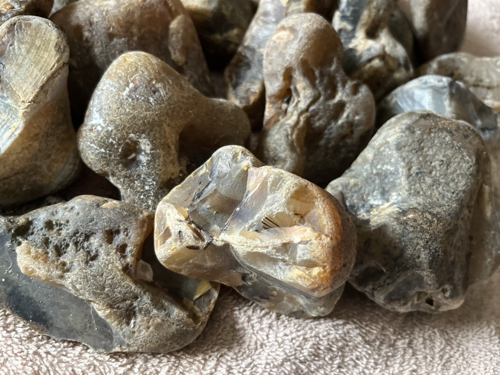 16 Lbs. Rough Mantaba Agate (41)