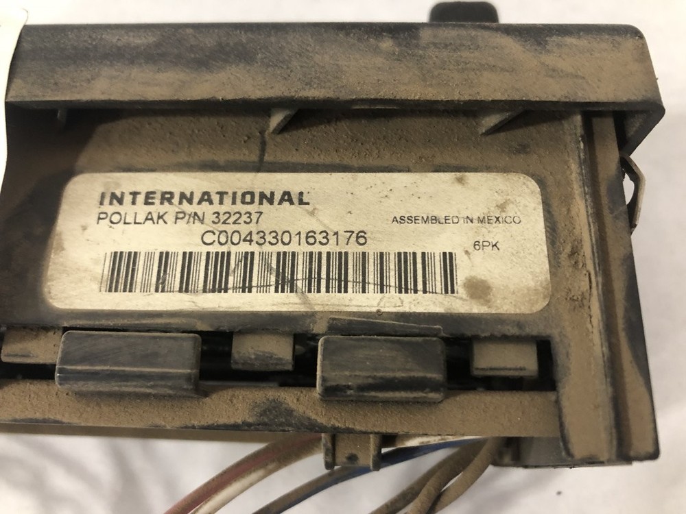 International 8600 SWITCH Dash Panel - Used