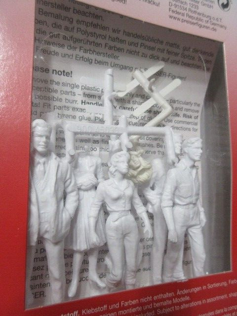 Original Preiser 1:22,5 Passers-by plastic kit