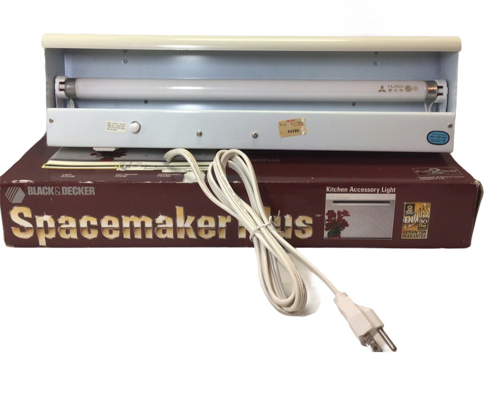 Black & Decker Light Spacemaker Plus Under Cabinet PLA100 w/Outlet 1988