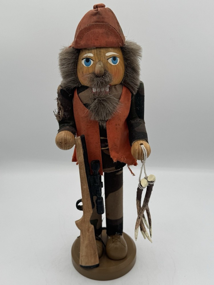 Old Deer Hunter Nutcracker