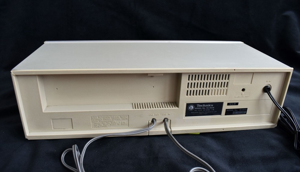 VINTAGE TECHNICS RS-M215 CASETTE PLAYER