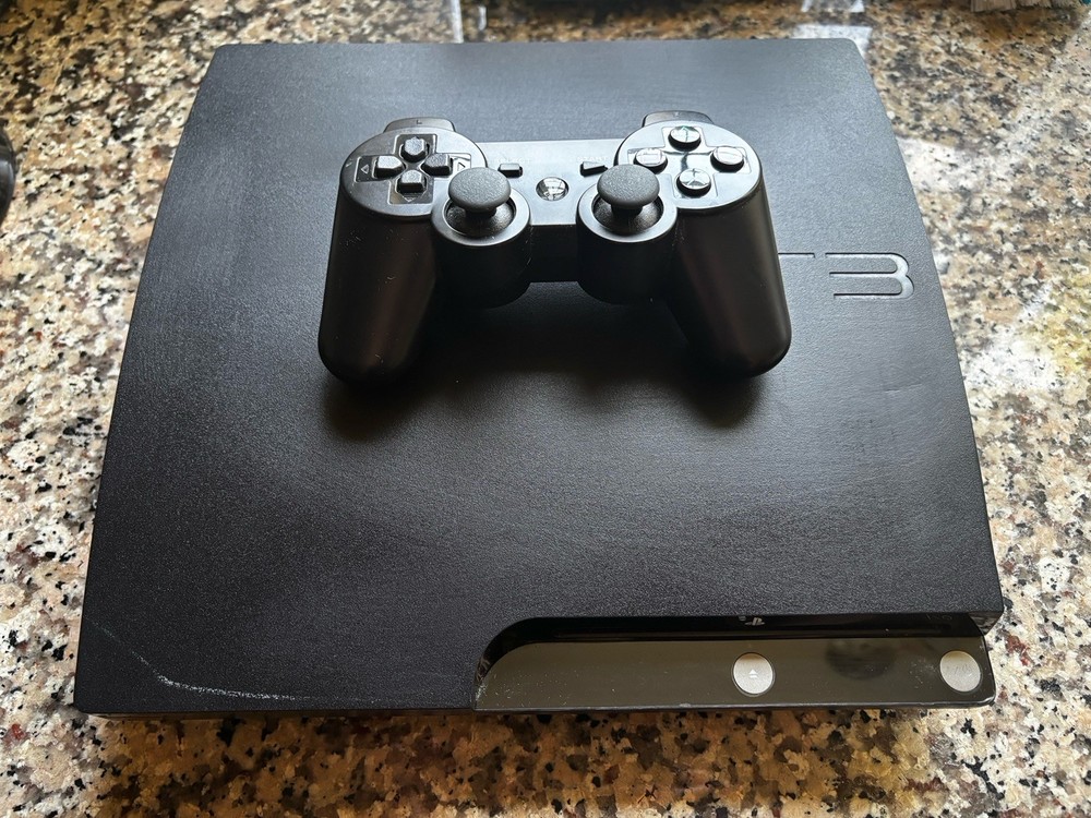 PS3 Slim + 1 Controller