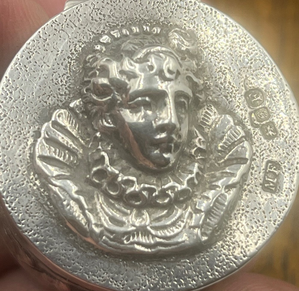 A decorative silver pill box hanua hallmarks import Chester 1902