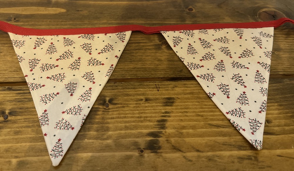 Handmade Christmas Tree 🎄Bunting , 8 FLAGS, FREE POSTAGE