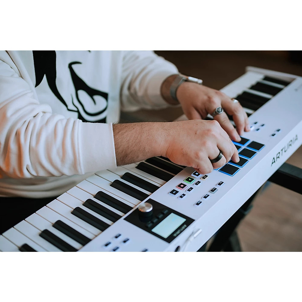 Arturia KeyLab Essential 88 mk3 Controller White