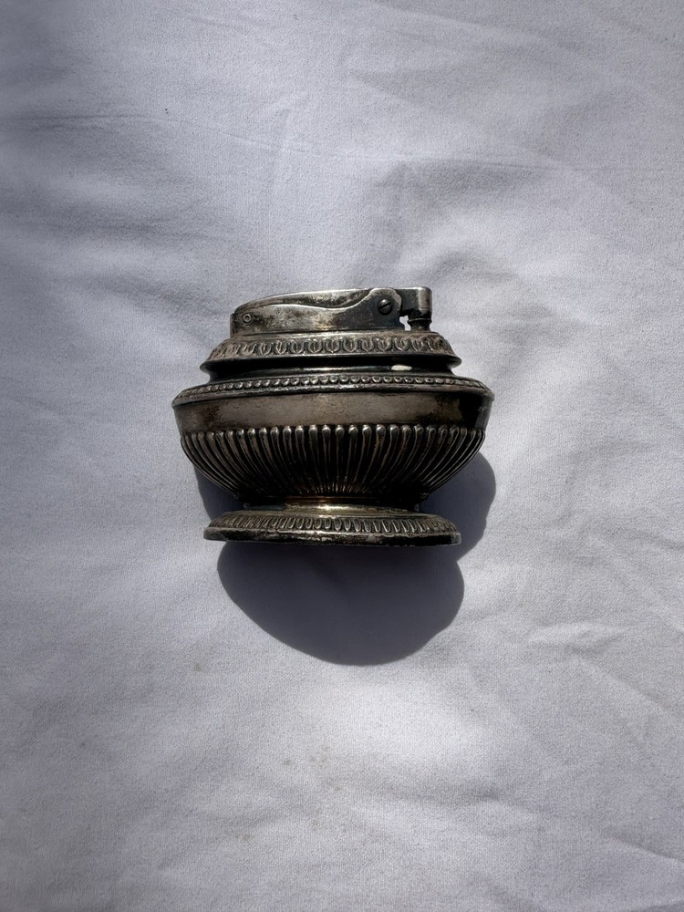 VINTAGE RONSON QUEEN ANNE SILVER PLATE TABLE LIGHTER - GREAT CONDITION