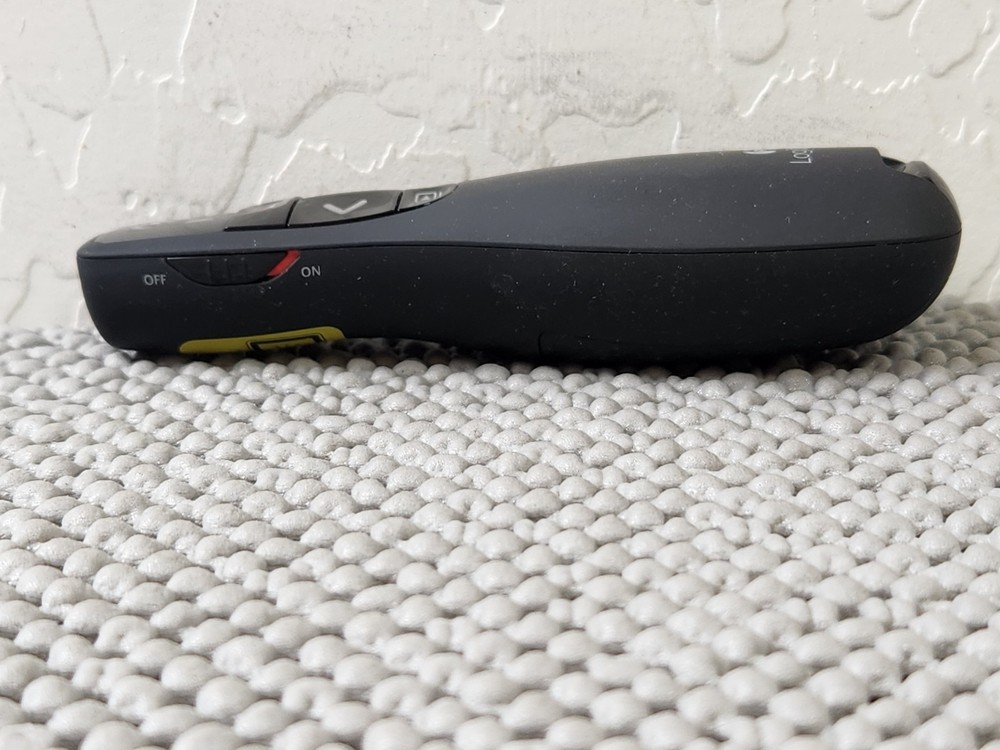 Logitech Wireless Presenter R400 Presentation Wireless with Laser Pointer