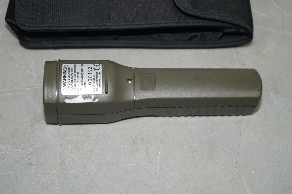 ^ Omega HHM63F Digital Multimeter Temperature Meter W/ Probe #X4710