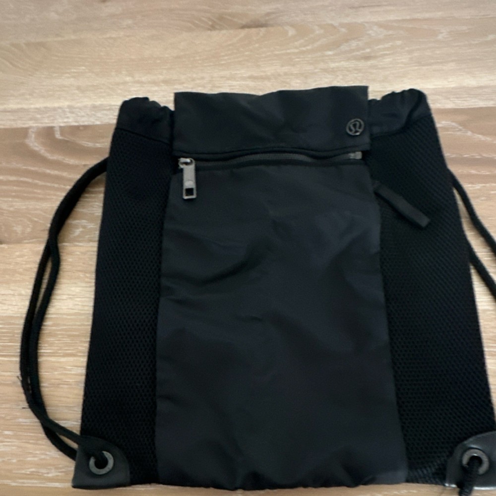 Lululemon Black Drawstring Gym Bag Nylon Mesh Zip Pocket Adjustable Strap