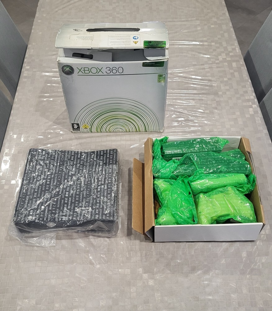 Xbox 360 Microsoft + Kinect + 2Controllers + Football Game + Cavettery