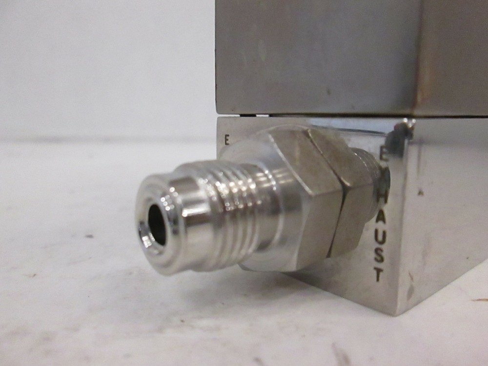 UFC-1100A, Mass Flow Controller MFC, O2, 1 SLM, Used