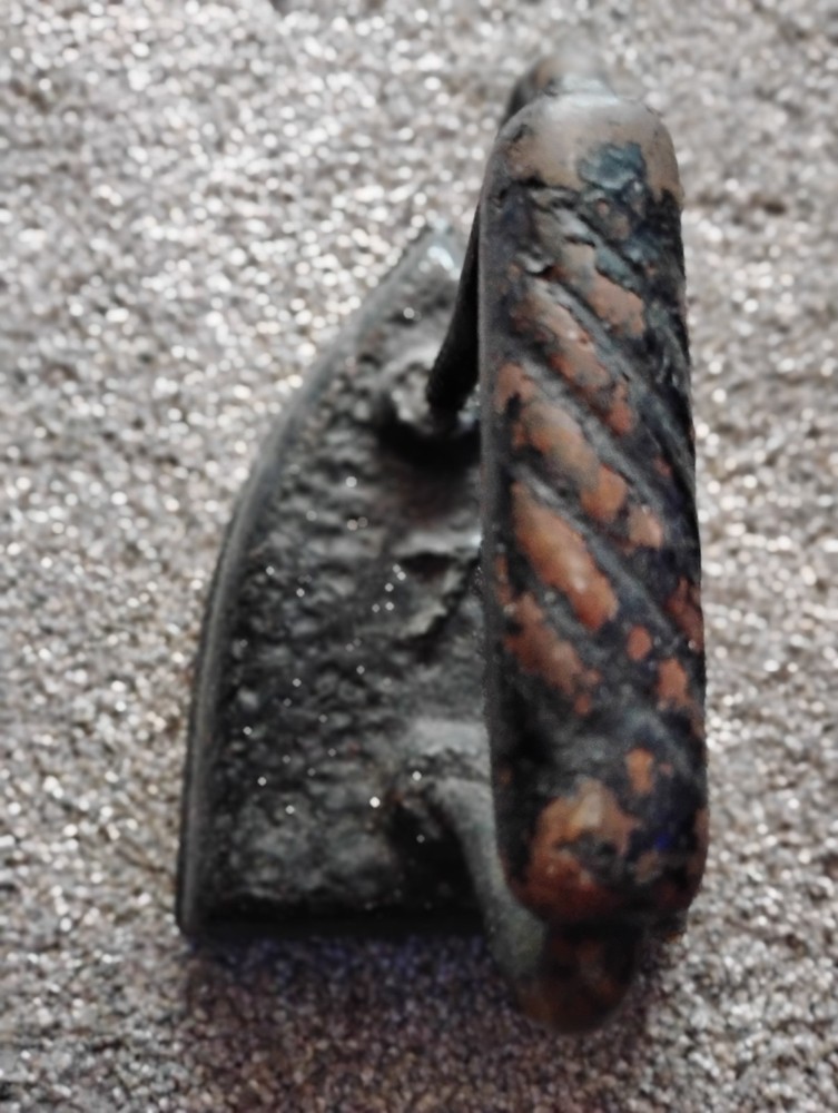 Antique Cast Iron Sad Iron No7
