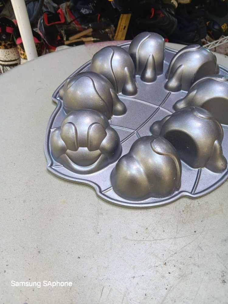 Bundt Muffin Cake Pan Non Stick Makes 6