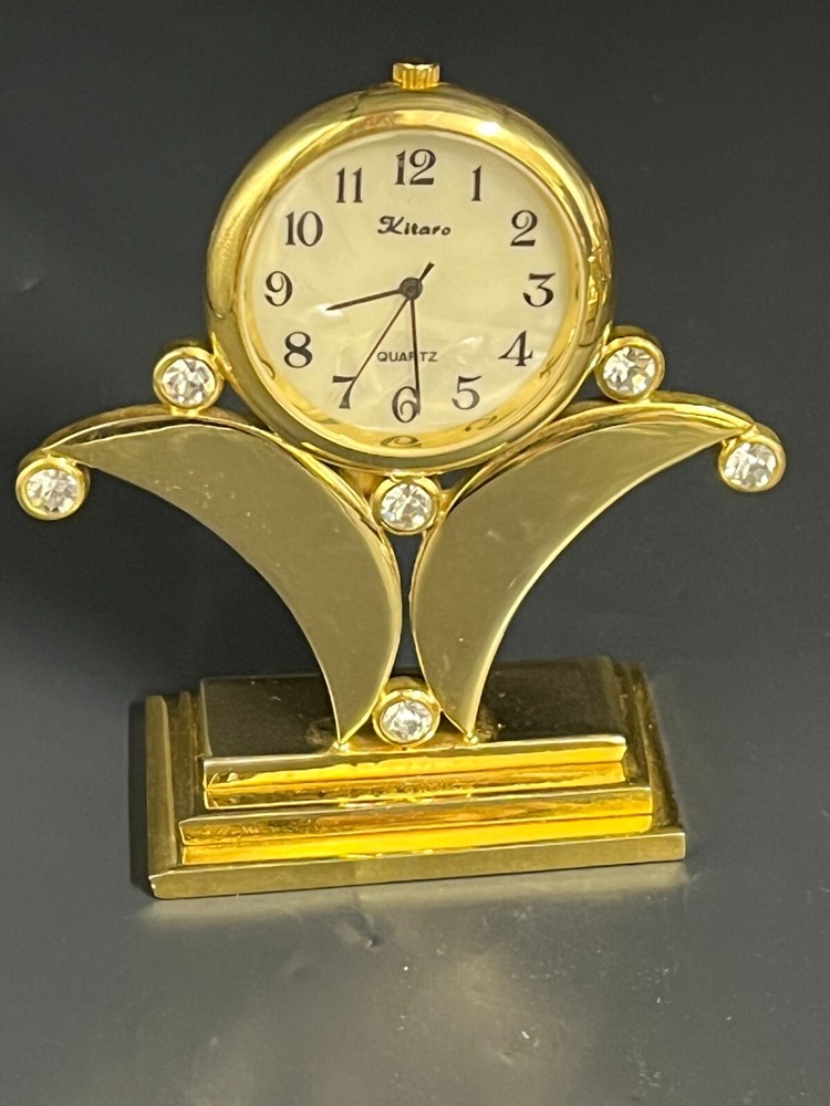 Mini Quartz Clock With Diamonds And A Unique Design Shape