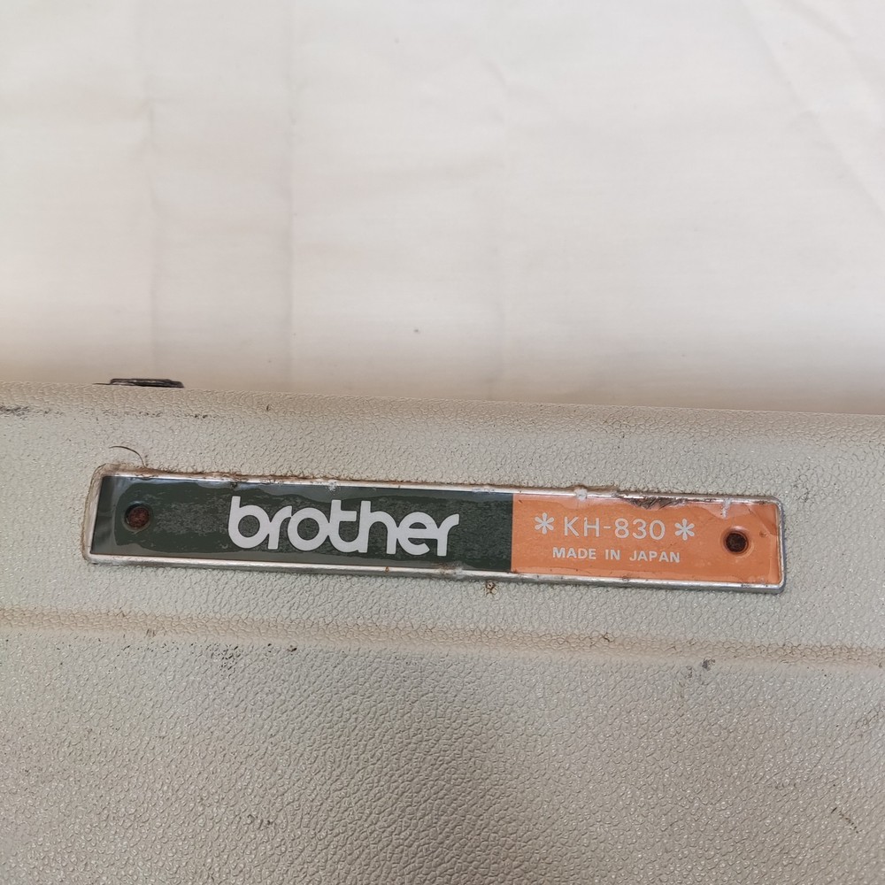 BROTHER KH-830 KNITTING MACHINE WITH ACCESSORIES READ DESCRIPTION