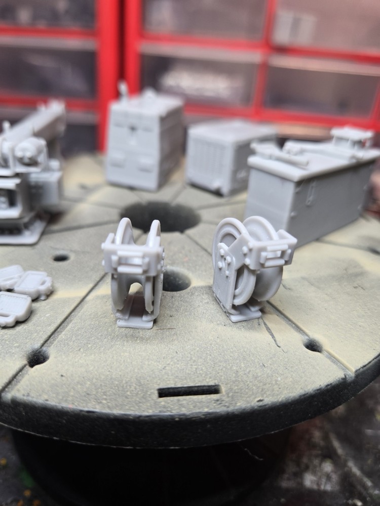 Mechanic Crane Package 1-24 Scale