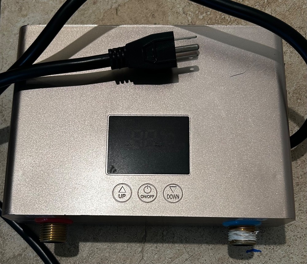 Tankless Mini Electric Water Heater Wall 3000 W Model NO: LF-001A