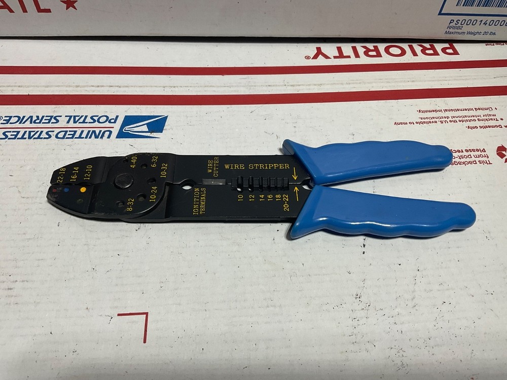 Crimping Tool with Wire Stripper — made in Taiwan