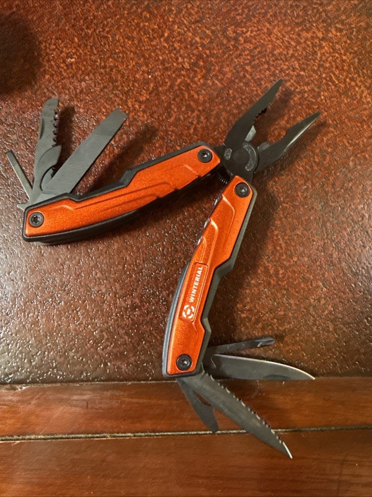 Winterial Multi-Tool w/ Case