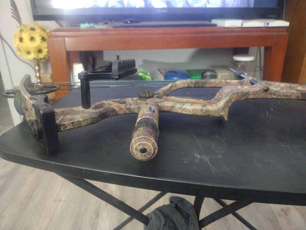 REFLEX RIDGELINE Compound Bow With Arrow Holder And Stabilizer