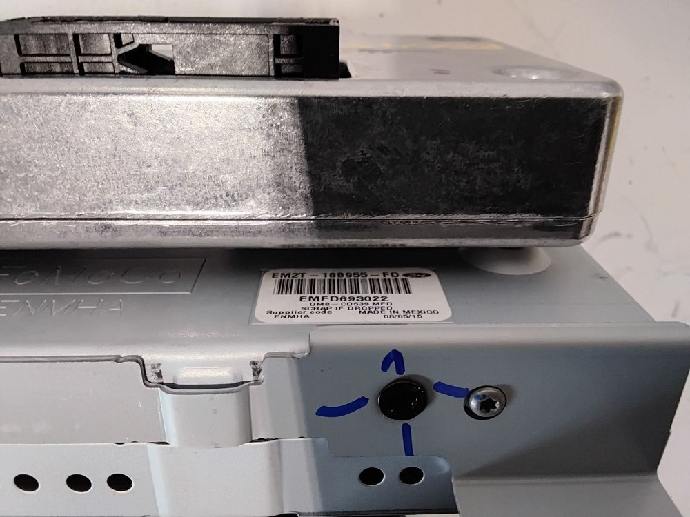 2015-2018 Ford Edge Front Center Dash Mounted 8.0" Display Touch Screen