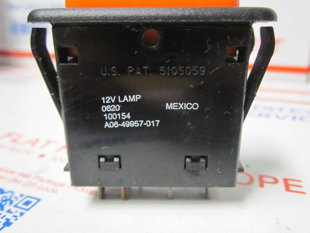 Thomas Panel Light AMBER Warn Lights A06-49957-017 NEW, S3