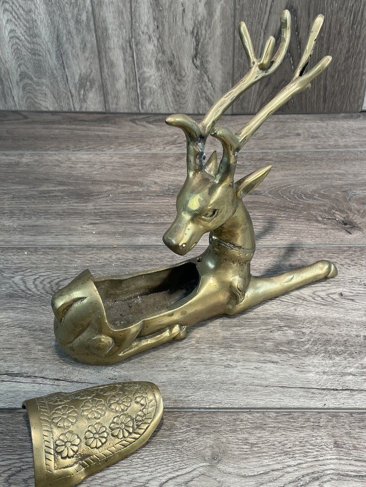 Vintage Solid Brass Stag Deer Laying Down Covered Trinket Box Figure