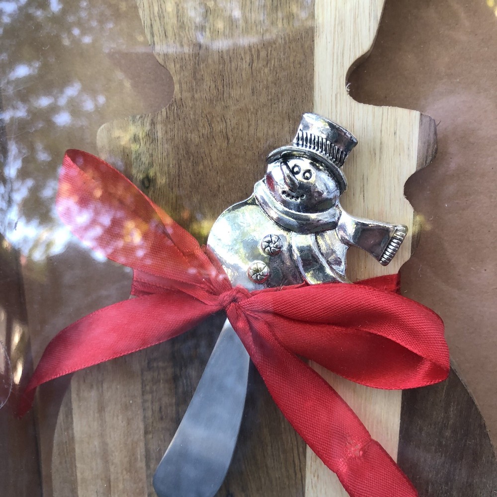 NEW SNOWMAN OR CHRISTMAS TREE WOODEN CHEESE BOARD AND SPREADER