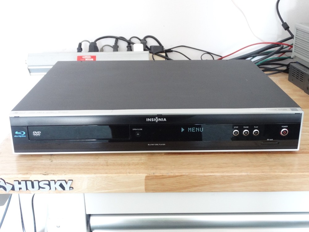 Insignia Model NS-BRDVD Blu-Ray & DVD Player - No Remote - Tested & Working
