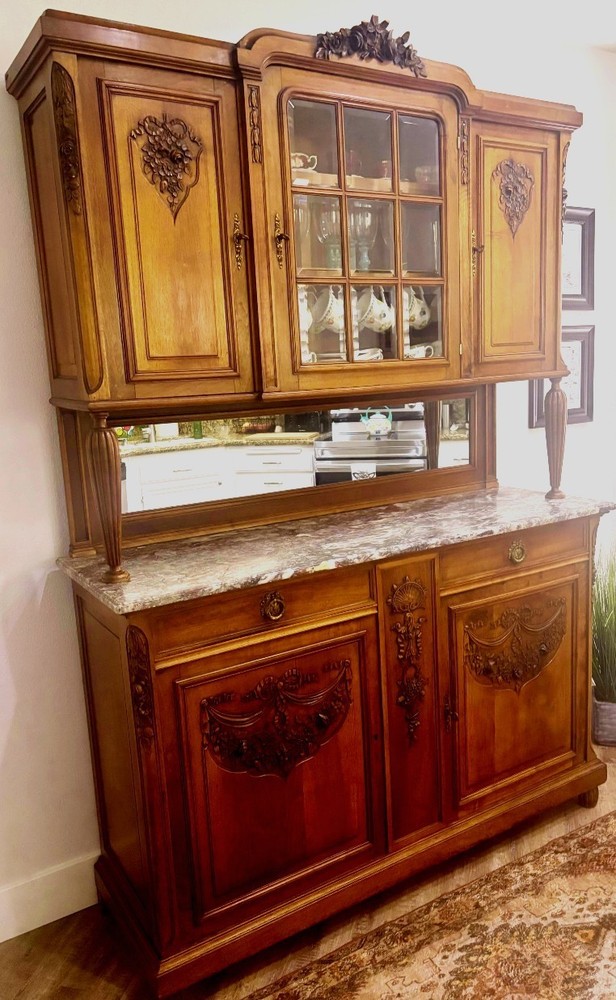 antique buffet a deux corps