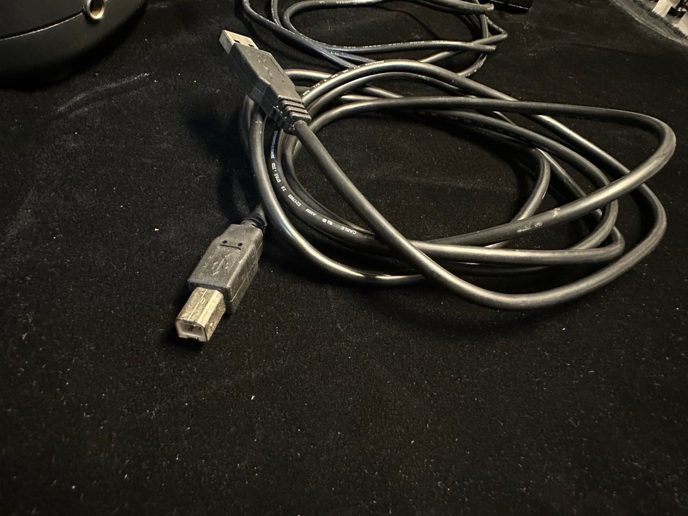 Line 6 POD HD Desktop (Bean) Multi effect Guitar Processor + Mounting Adapter