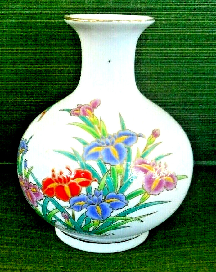 MACAU FLOWERED PORCELAIN  VASE